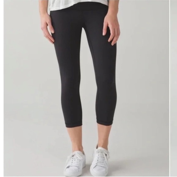 Lululemon Black Cropped Wunder Under Leggings - Picture 1 of 12